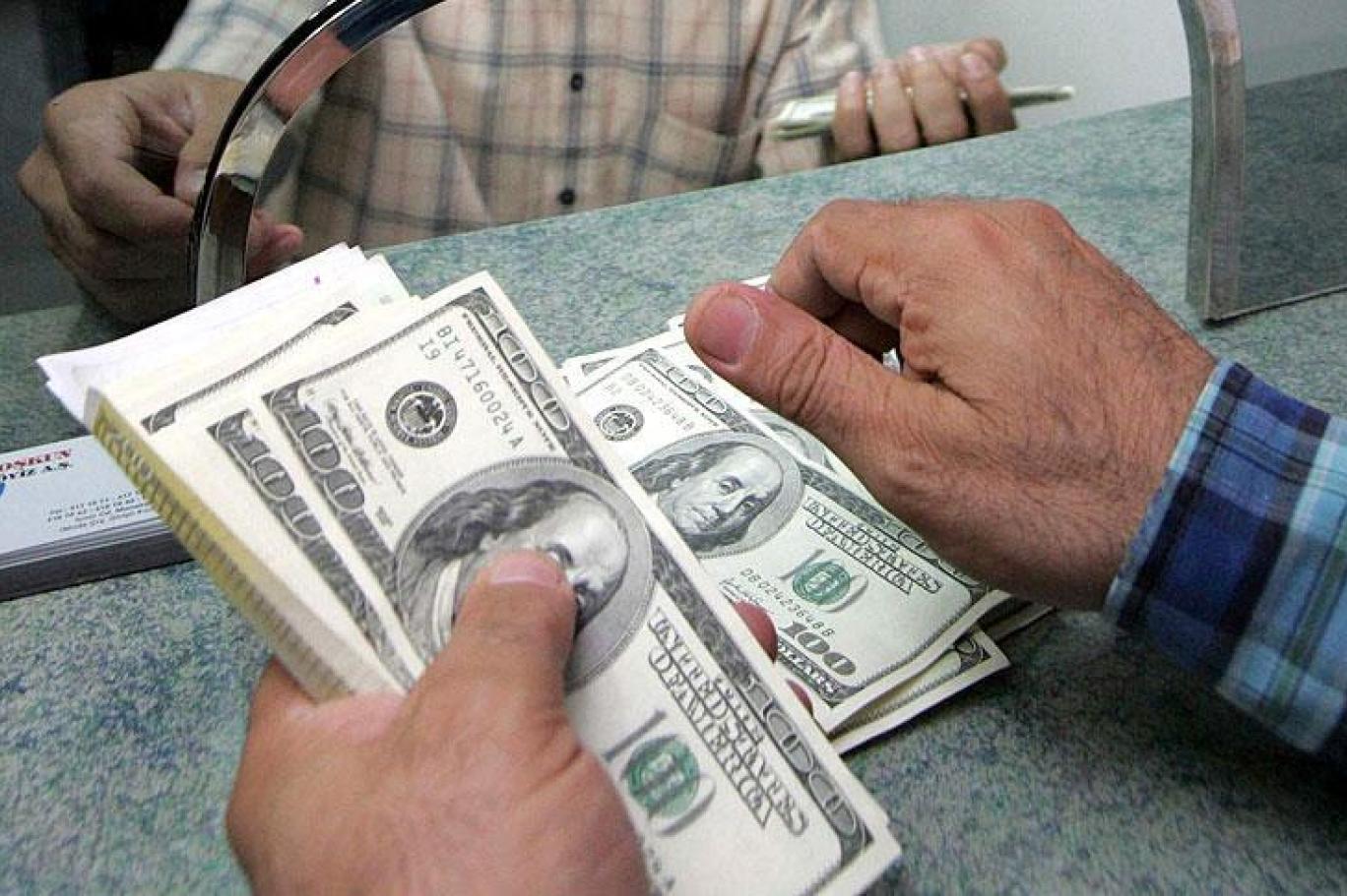 سعر الدولار في مصر اليوم يتجاوز 49 جنيهًا لأول مرة في التاريخ