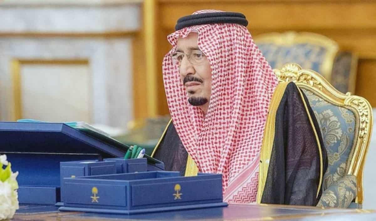 منحة مالية.. قرار ملكي بإيداع 1000 ريال سعودي في رواتب الموظفين بمناسبة انتهاء العام الجاري